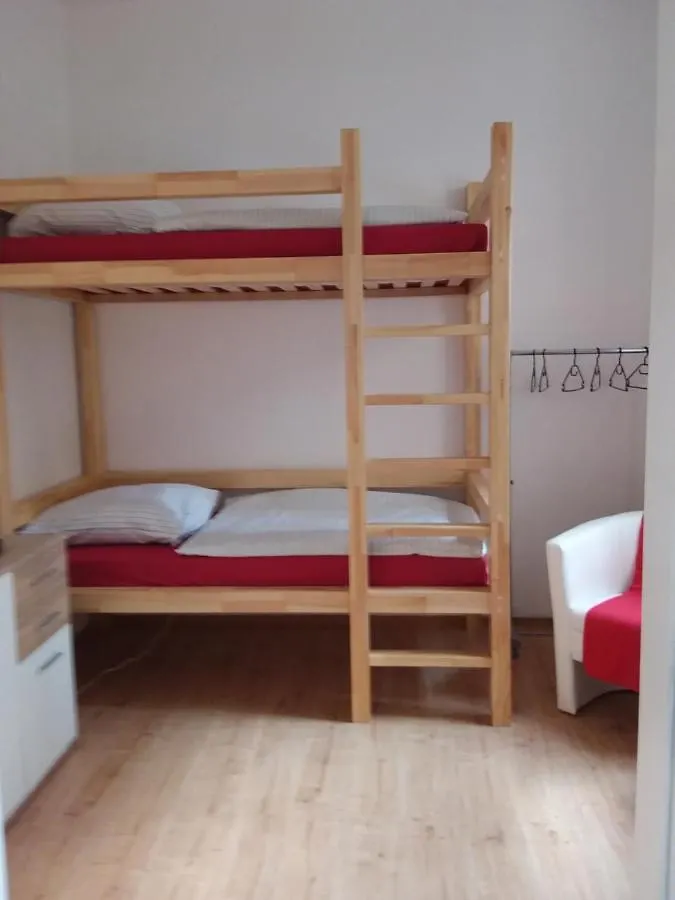 Hostal Albergue Living In The Box Berlín
