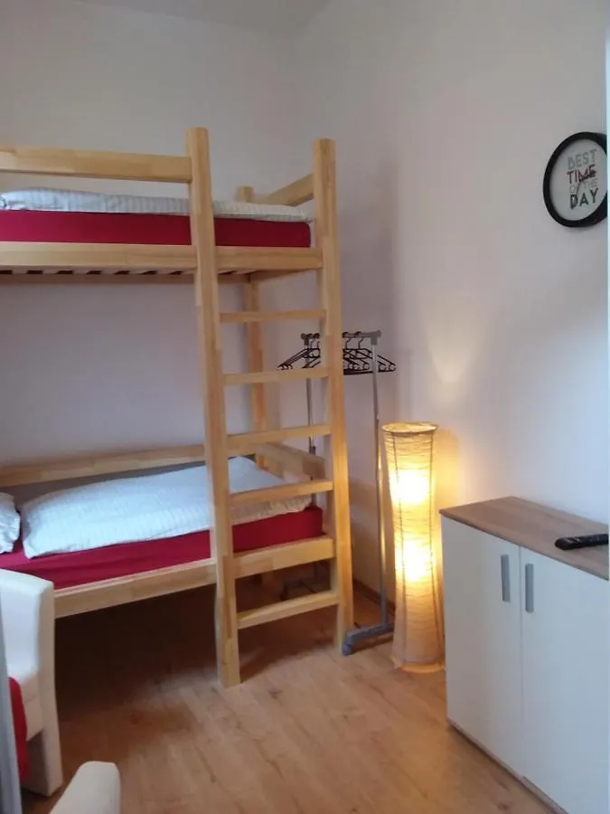 Hostal Albergue Living In The Box Berlín