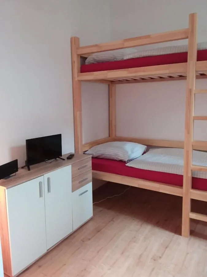 Albergue Living In The Box Berlín 0*,