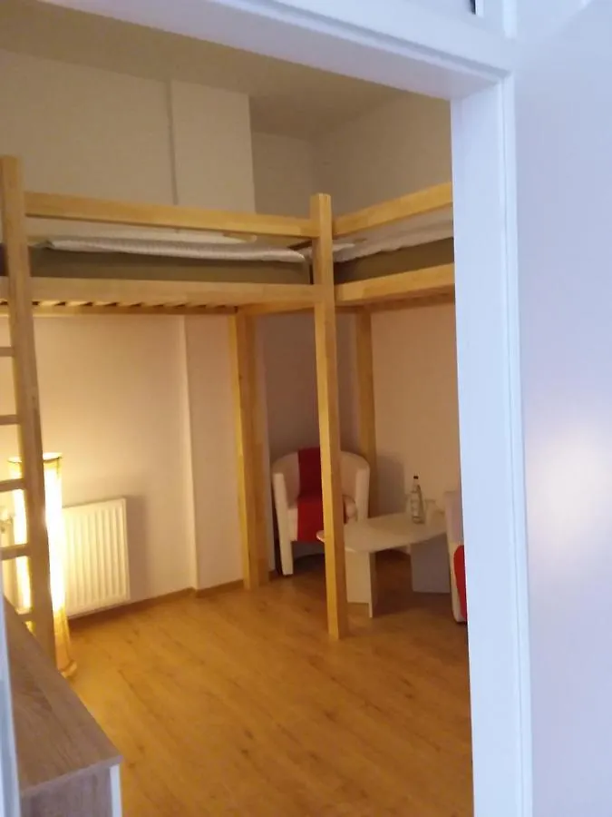Albergue Living In The Box Berlín Hostal
