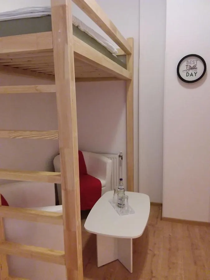 Hostal Albergue Living In The Box Berlín