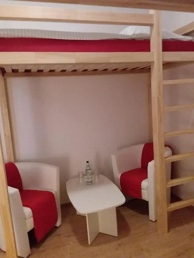 Albergue Living In The Box Berlín 0*,